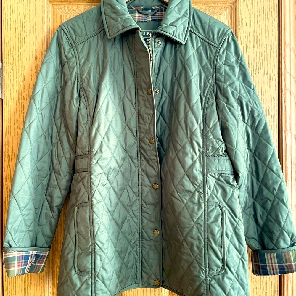 Functional and stylish insulated field jacket